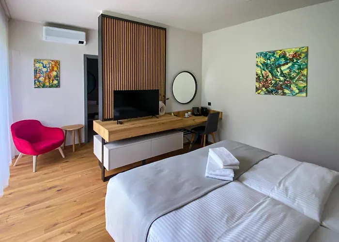 Vista & Club Hotell 4*