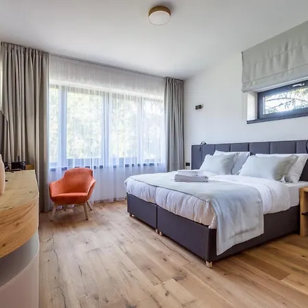 Vista & Club Hotell 4*